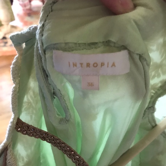 Vintage dress with embroidered flowers - Picture 4 of 5